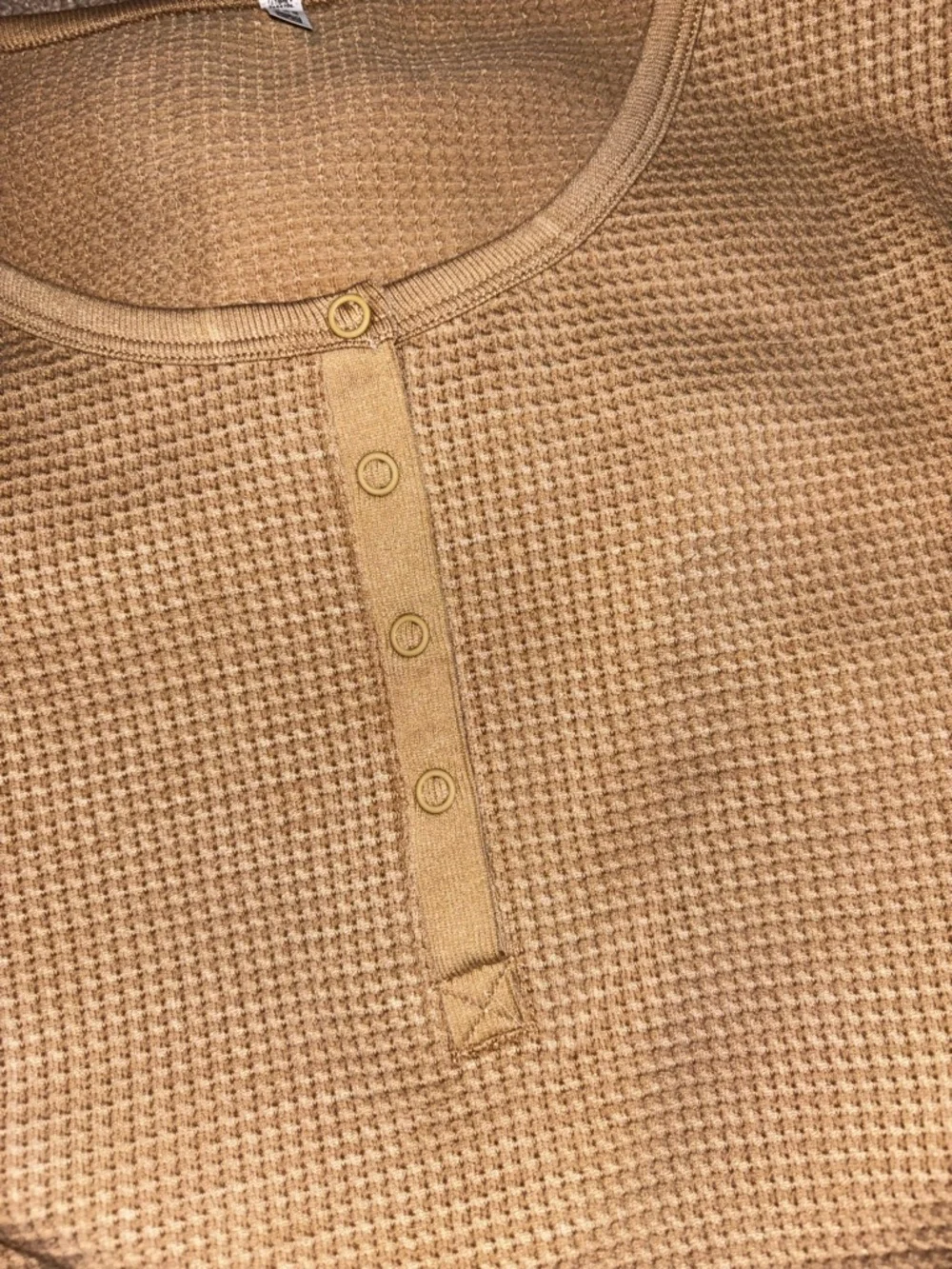 Aerie Tan Thick Waffle Knit Cropped Henley Long Sleeve Thumbhole Top Size Small - Picture 2 of 7